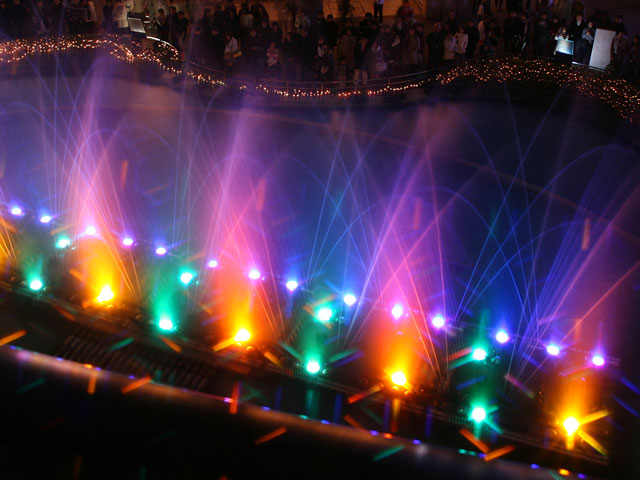 ���E�����ʐ^�f��